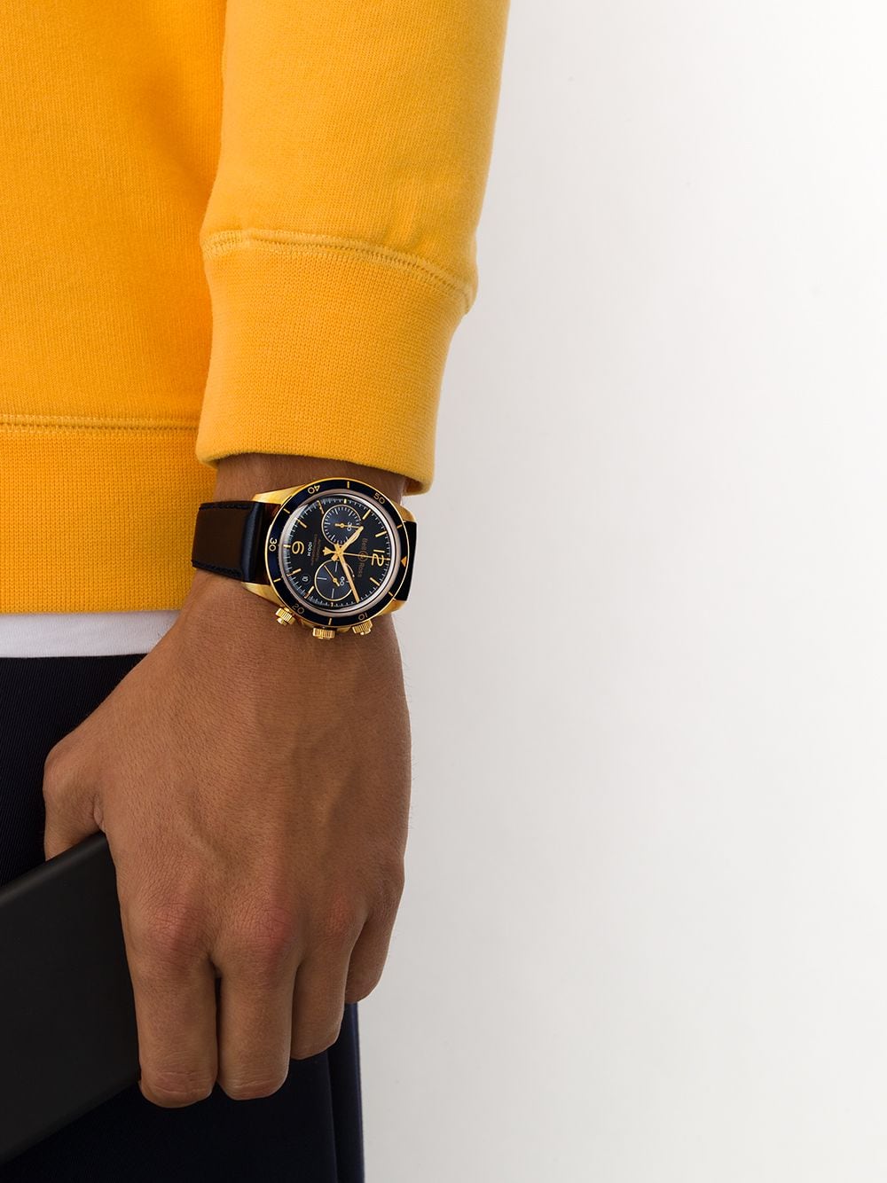 Bell & Ross  BR V2-94 Blue Sunray 41mm