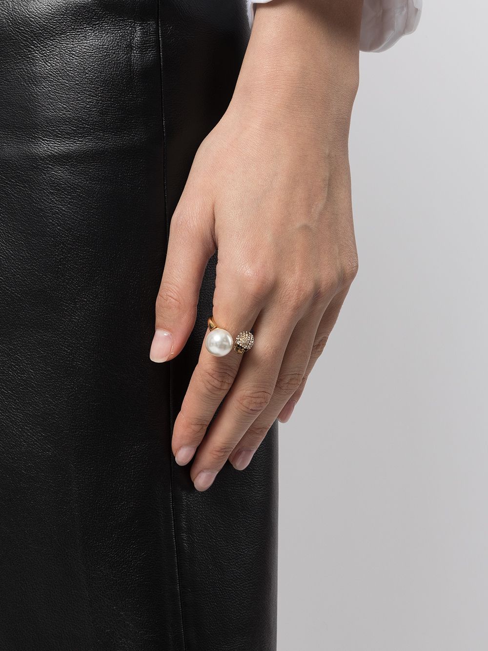 Alexander McQueen  pearl-embellished skull ring
