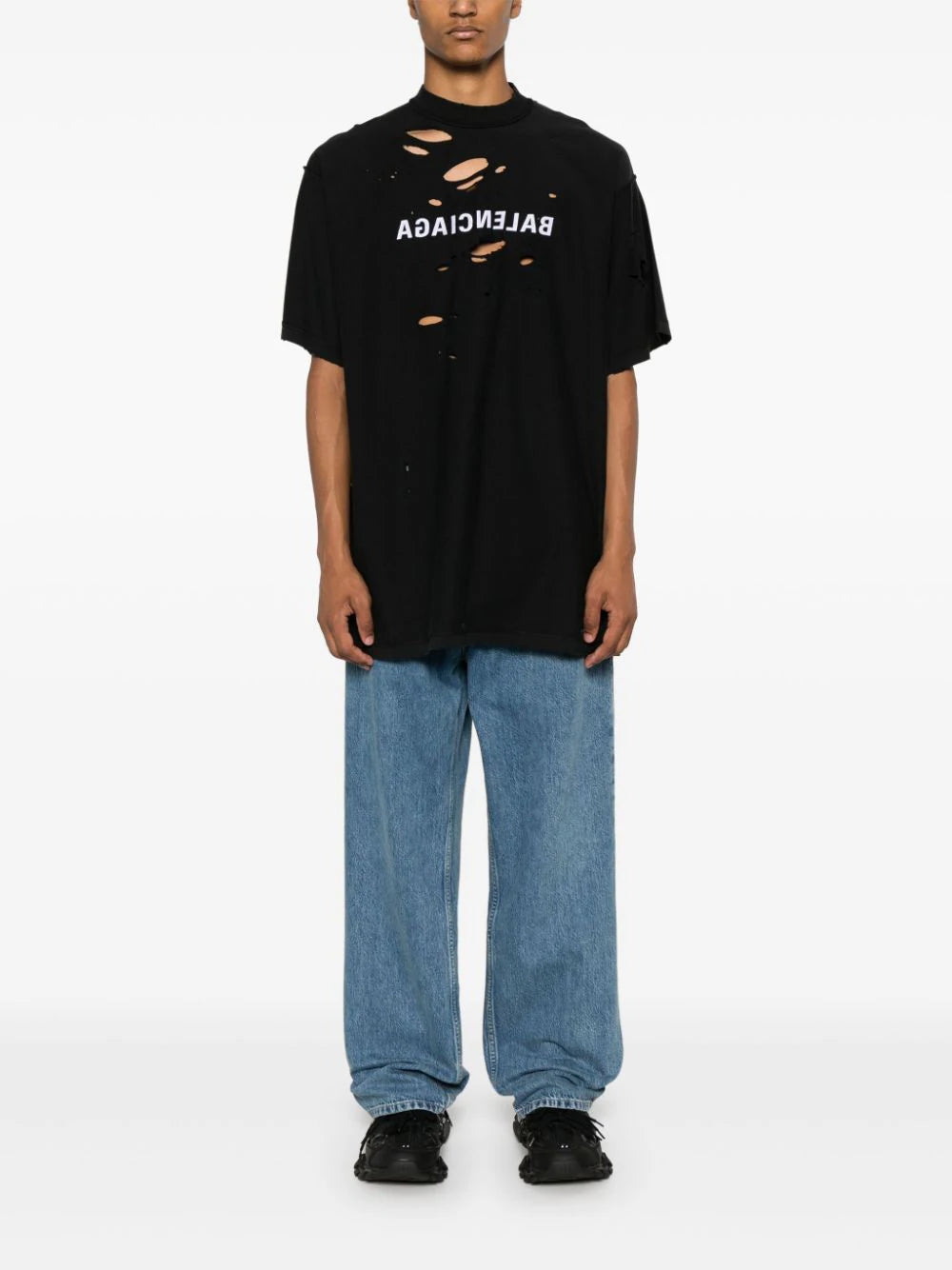Balenciaga  logo-embroidered T-shirt