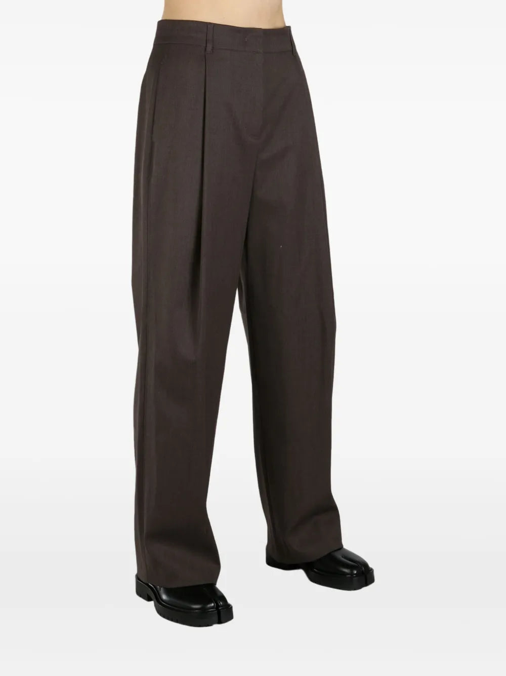 Amomento pleat-detail trousers