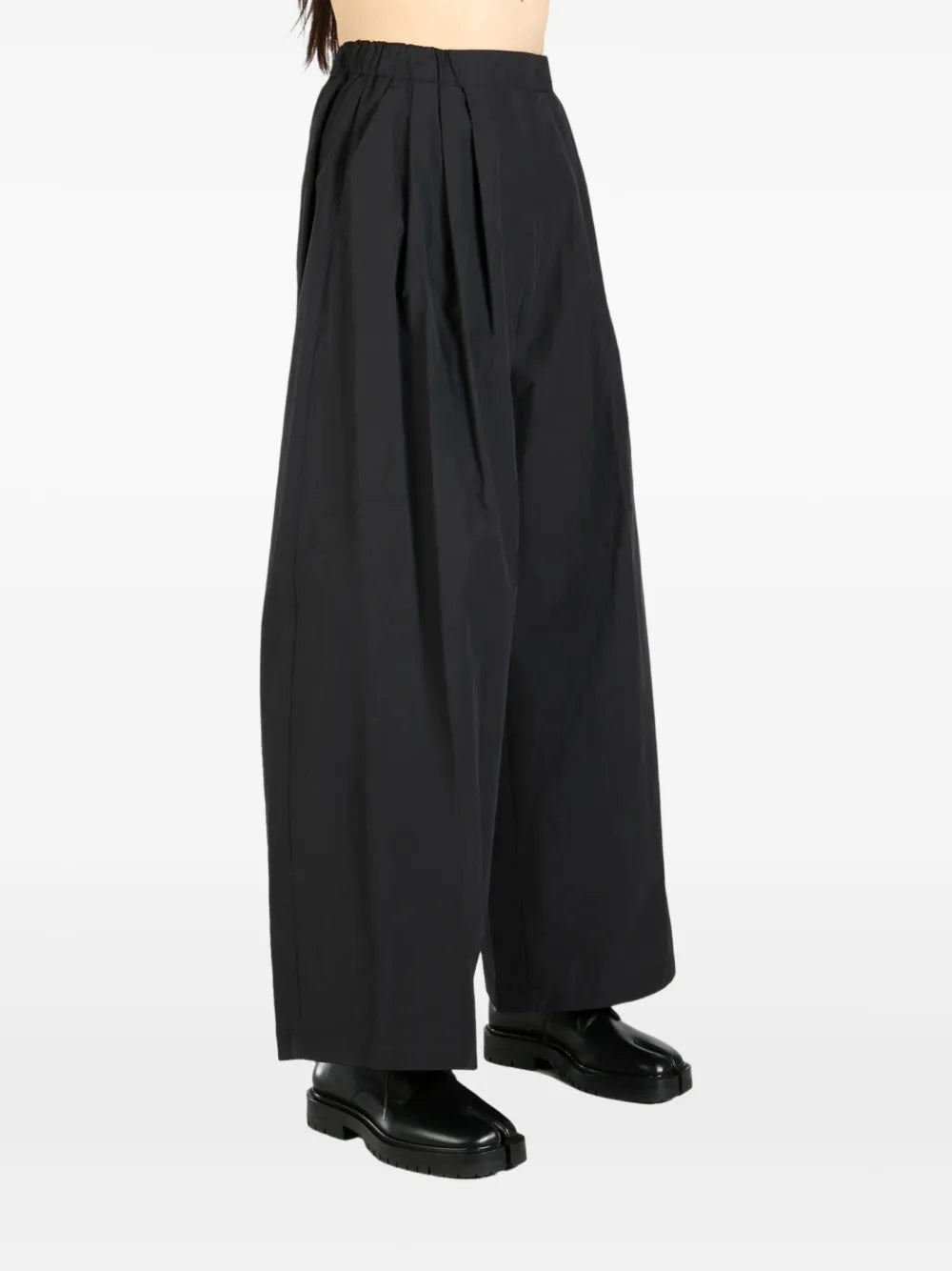 Amomento pleat-detail trousers