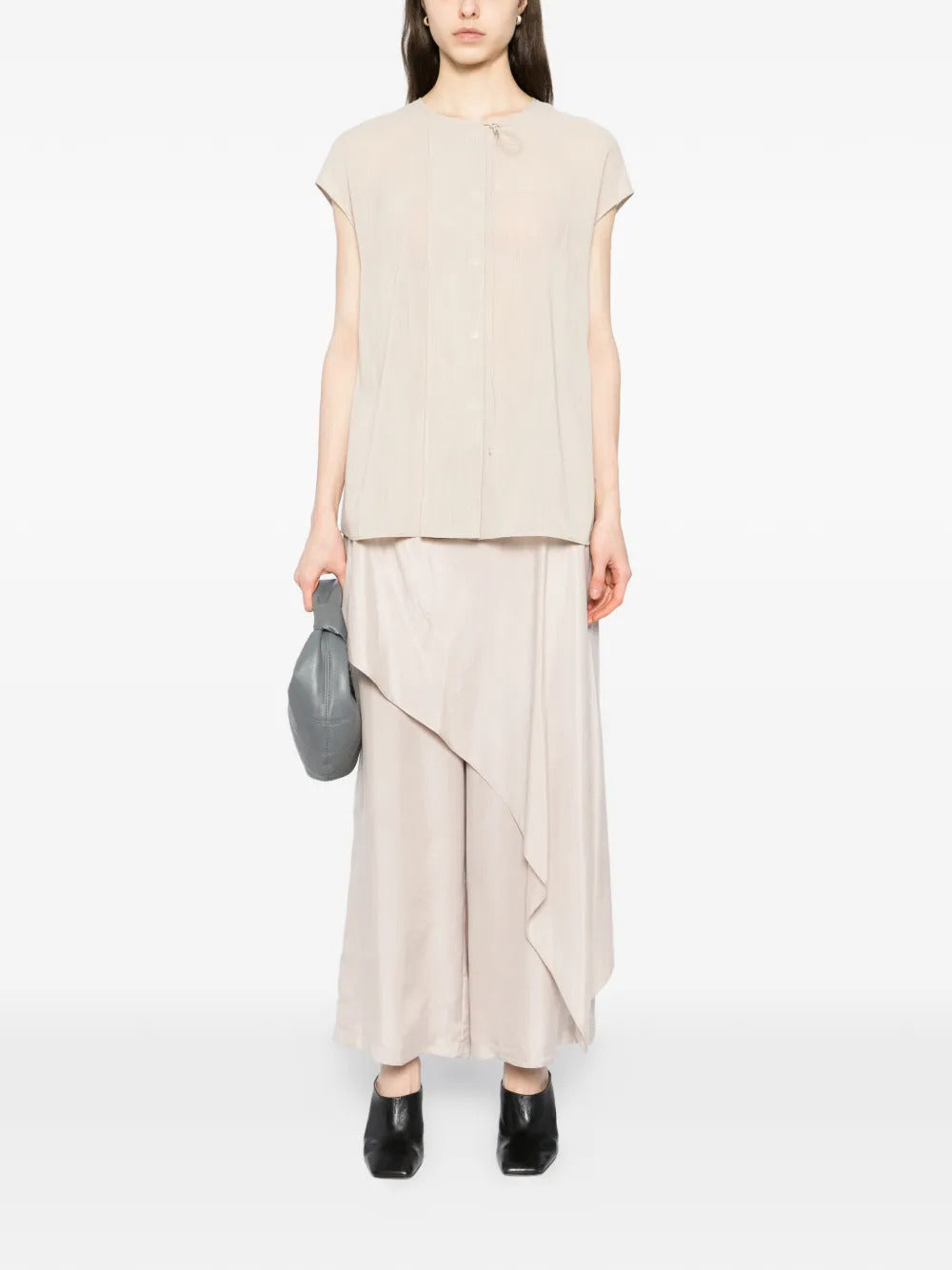 YEAREAST round-collar sleeveless blouse
