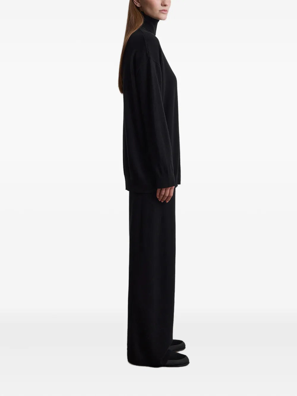 12 STOREEZ knitted trousers