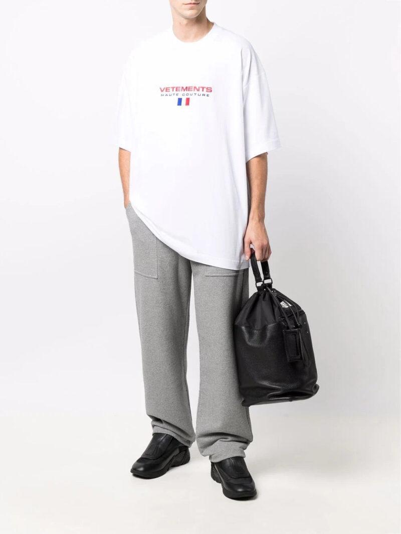 VETEMENTS flag logo-embroidered T-shirt