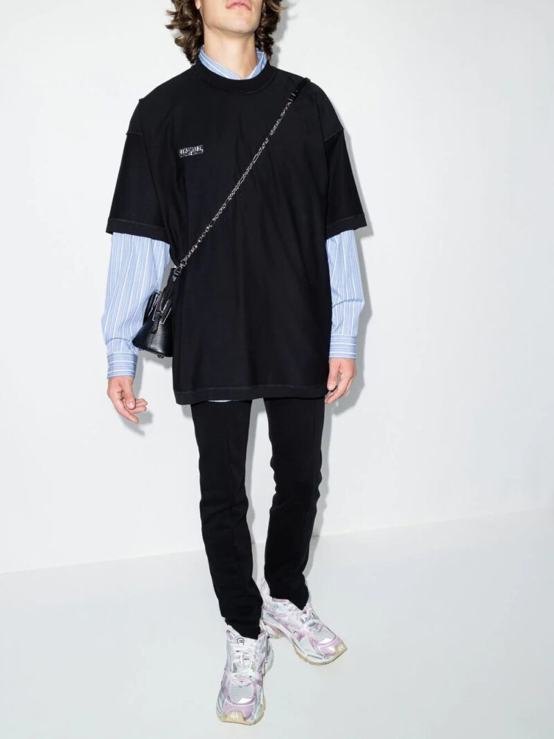 VETEMENTS logo-embroidered exposed-seam T-shirt