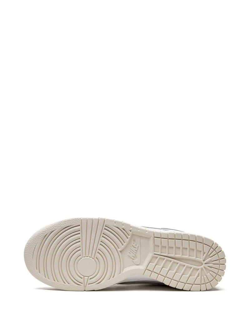 Nike Dunk Low sneakers