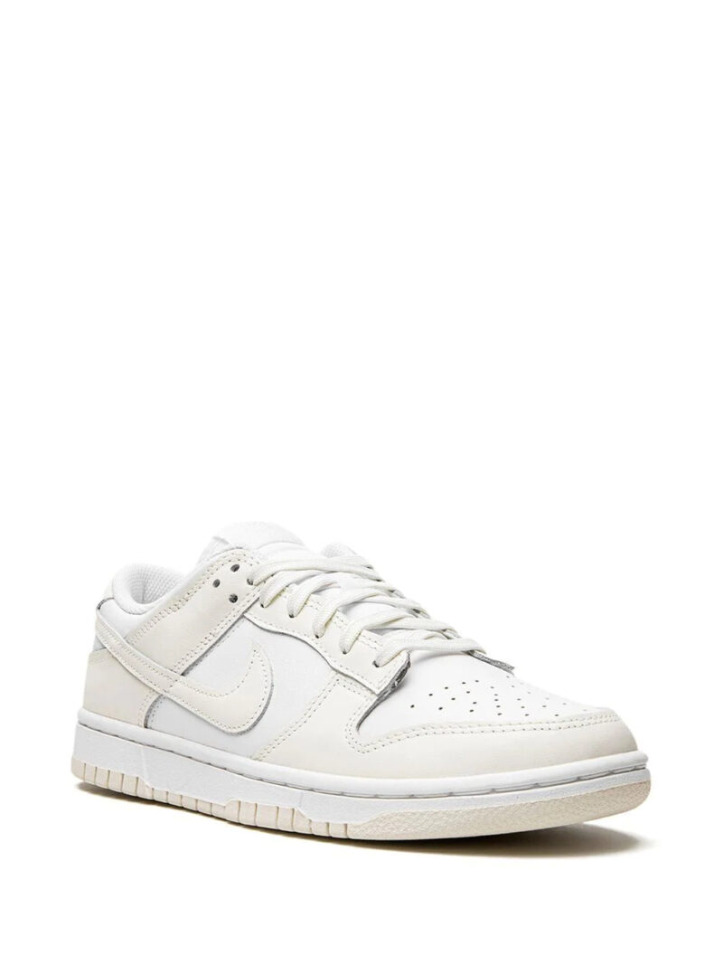 Nike Dunk Low sneakers