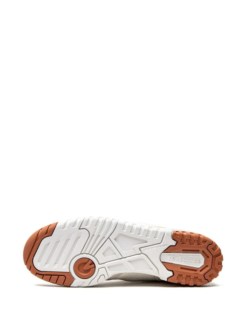 New Balance embossed-logo low-top sneakers