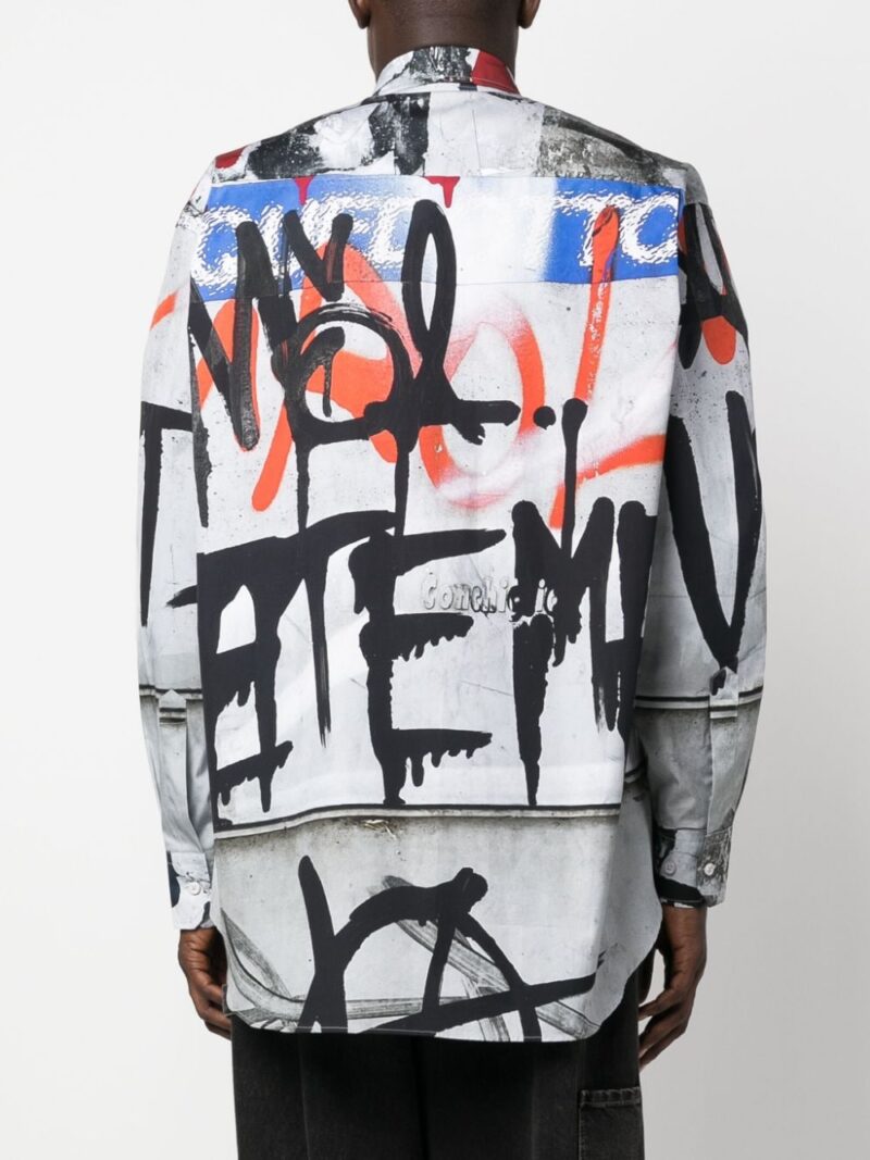 VETEMENTS graffiti-print shirt