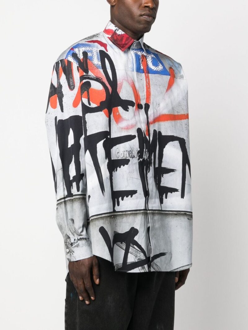 VETEMENTS graffiti-print shirt