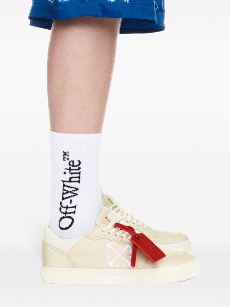 Vulcanized contrasting-tag canvas sneakers