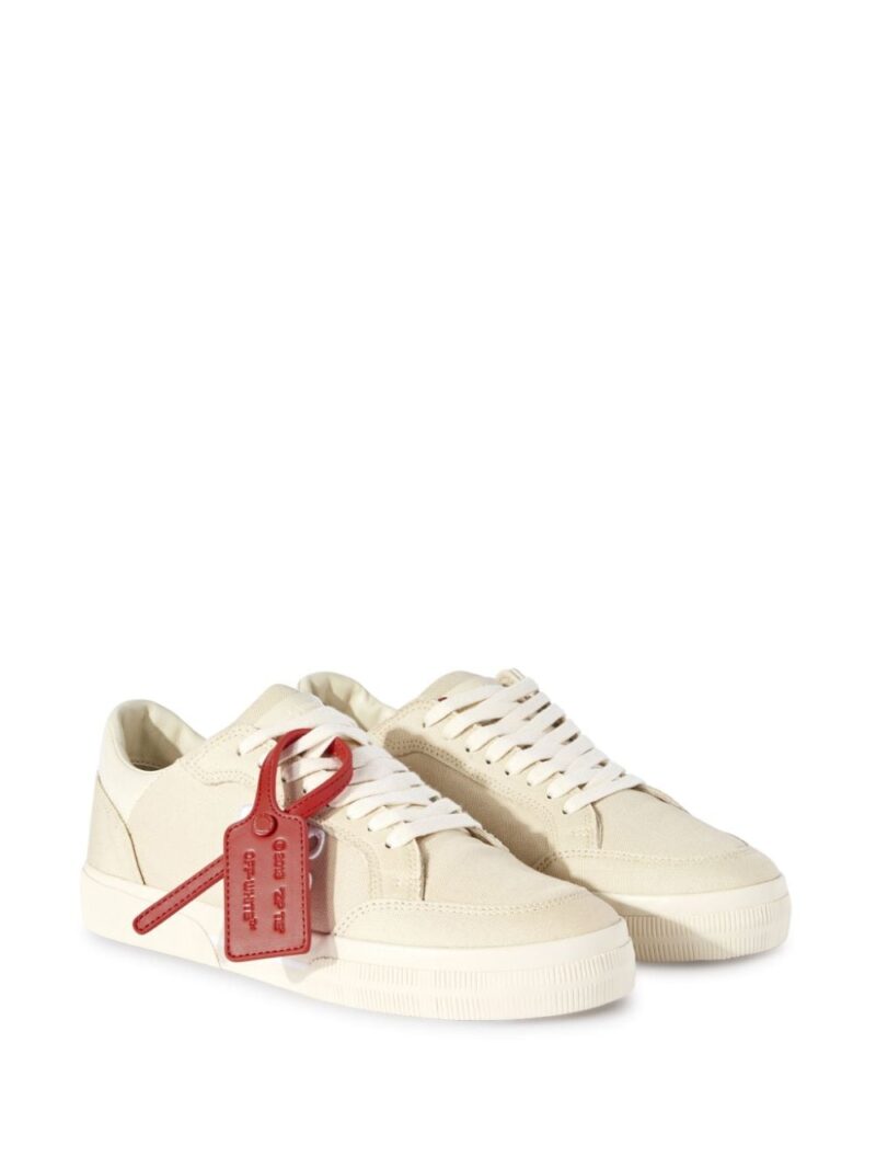 Vulcanized contrasting-tag canvas sneakers