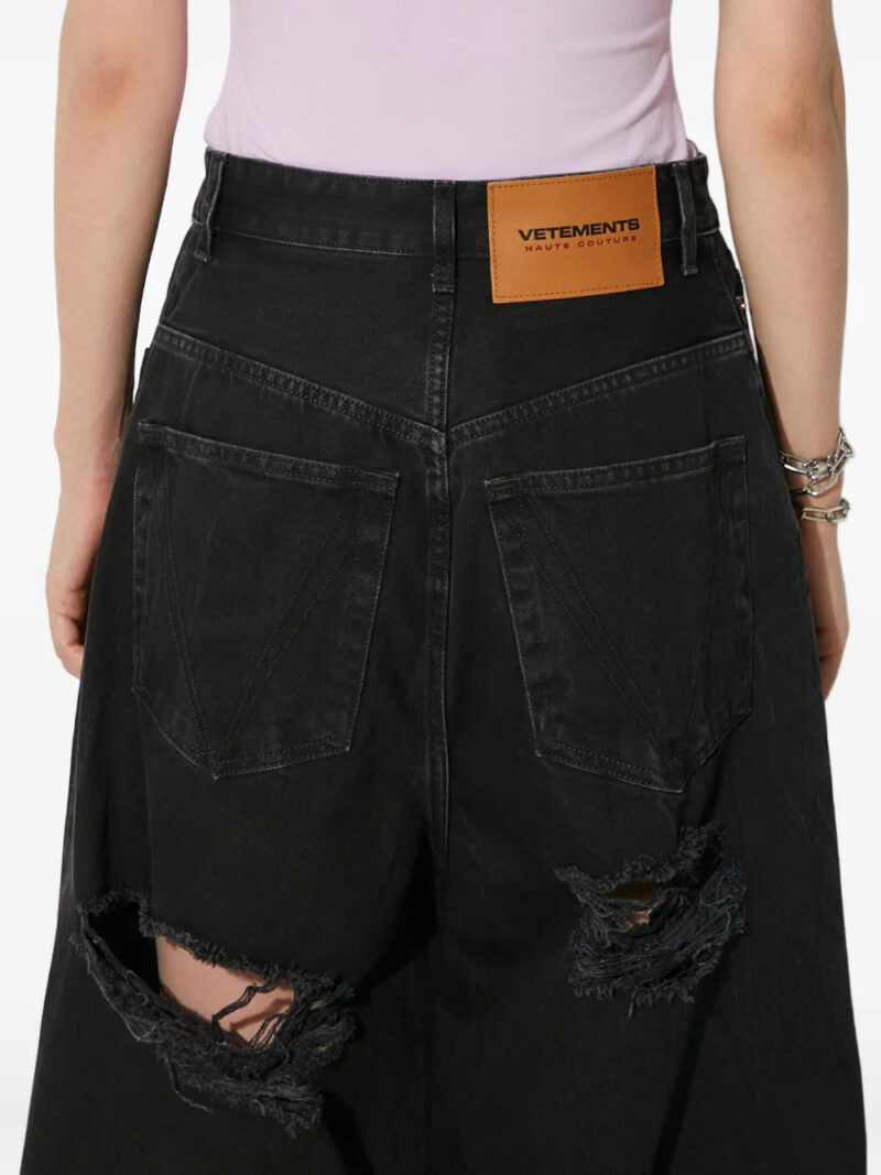 VETEMENTS  Big Shape distressed jeans