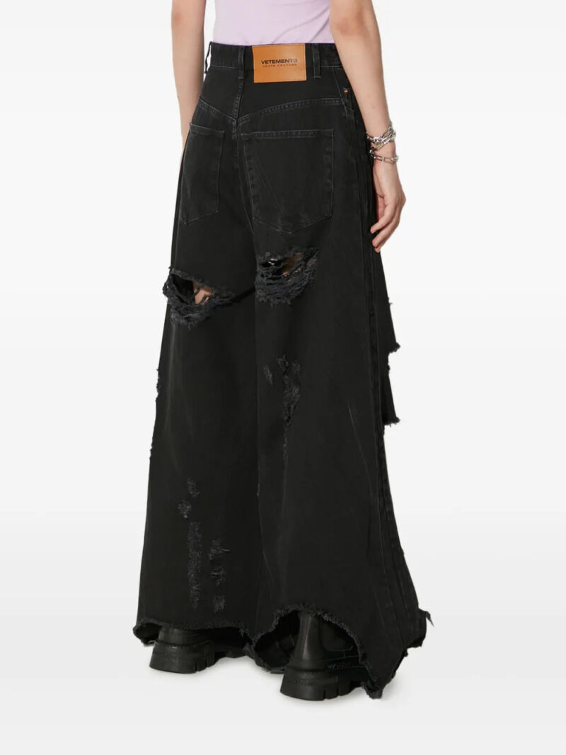 VETEMENTS  Big Shape distressed jeans