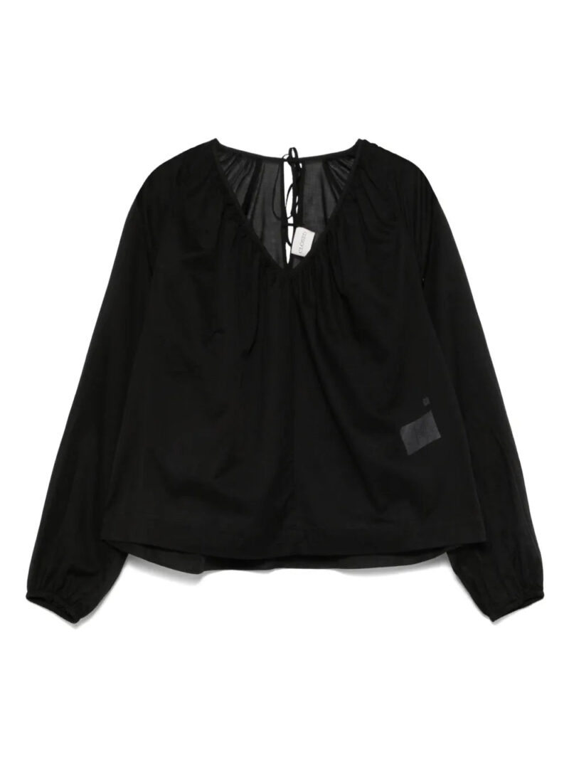 Closed  cotton blouse